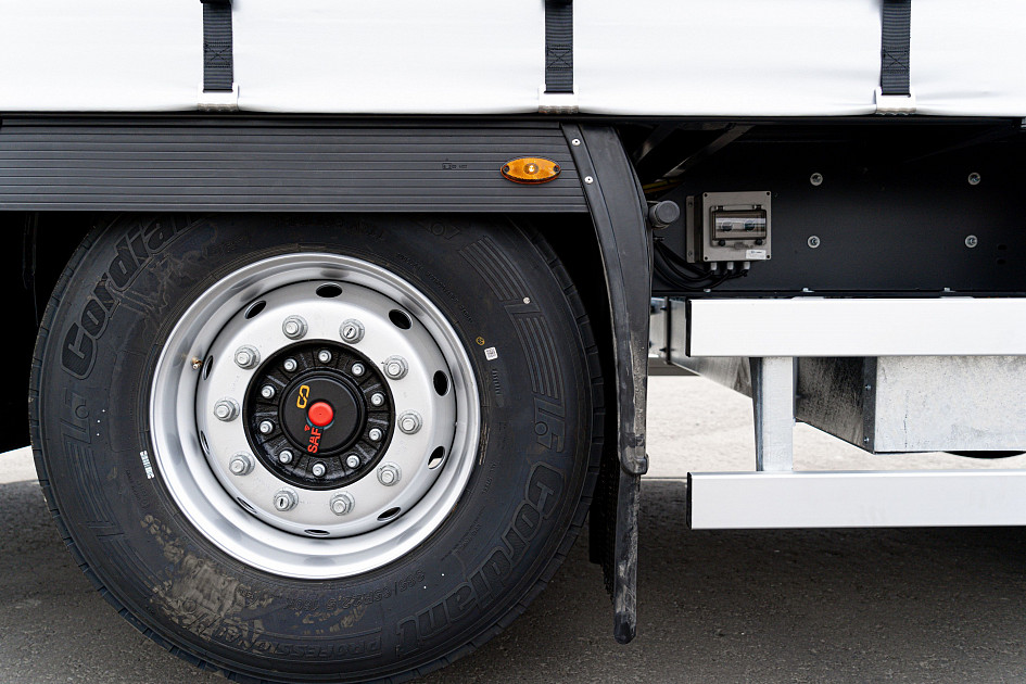 Шторный полуприцеп 13,62 м с вынесенной осью